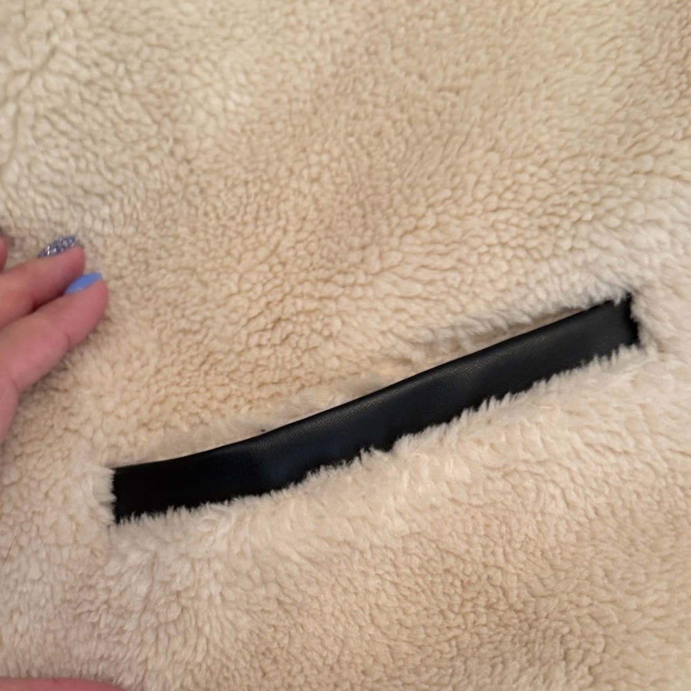 GAP Cream Sherpa Jacket with Black Trim - Picture 6 of 6